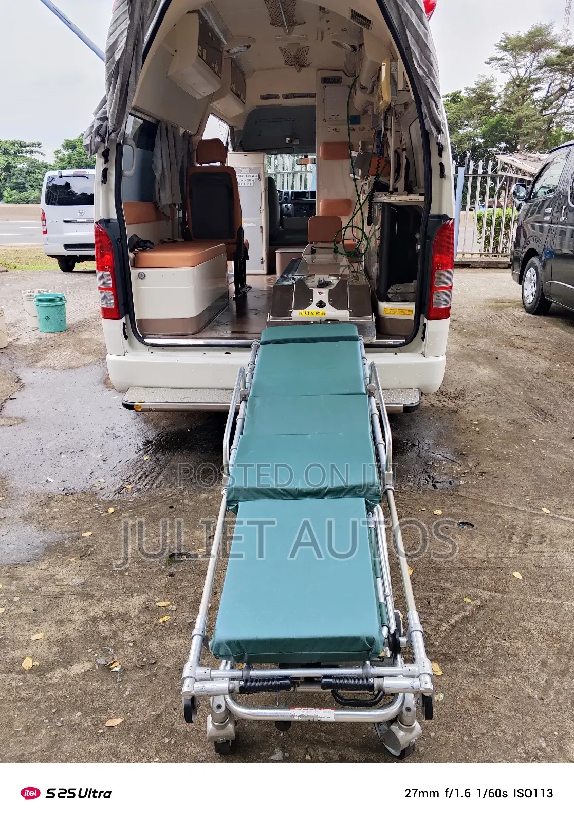 Toyota HiAce 2012 White