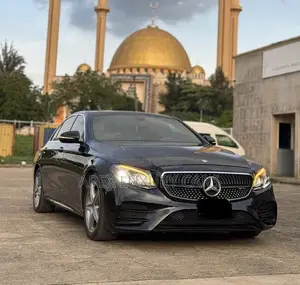 Photo - Mercedes-Benz E300 2017 Black