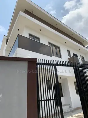 3bdrm Block of Flats in Aromire Adeniyi for sale