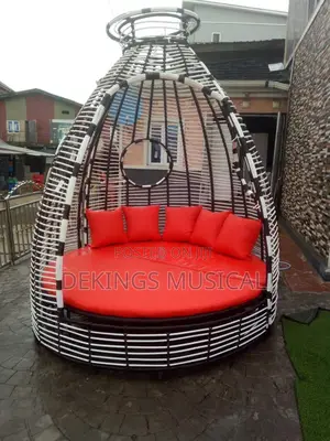 Big Rattan Outdoor Chair With Five Pillows