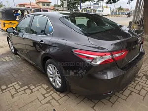 Toyota Camry LE FWD (2.5L 4cyl 8AM) 2018 Gray