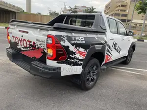 New Toyota Hilux 2024 White
