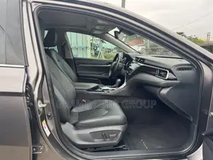 Toyota Camry XLE V6 FWD (3.5L 6cyl 8AM) 2018 Gray