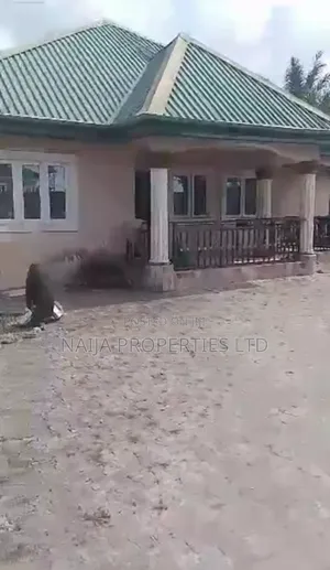 4bdrm Bungalow in Parapo, Awoyaya for sale