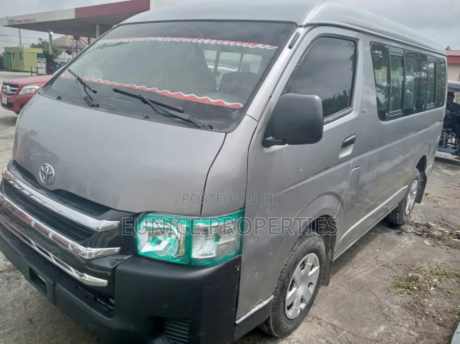 Bus 2013 Grey