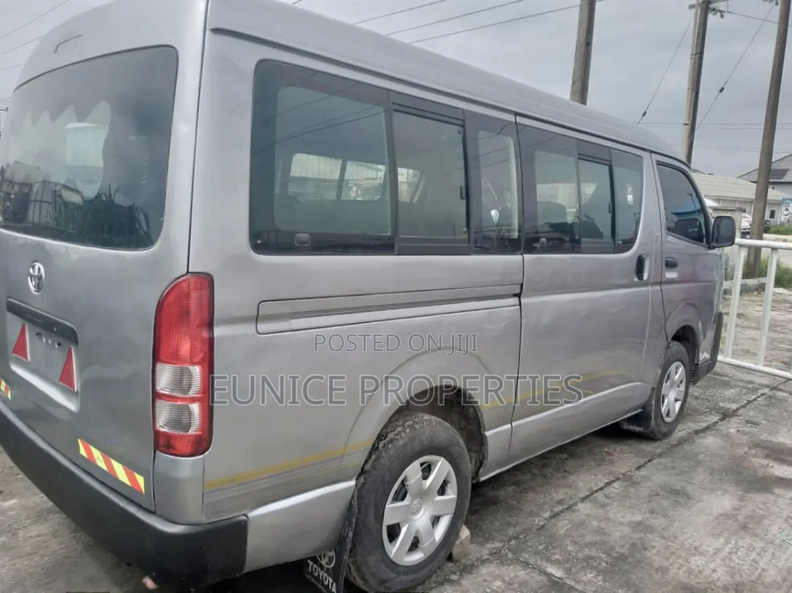 Bus 2013 Grey
