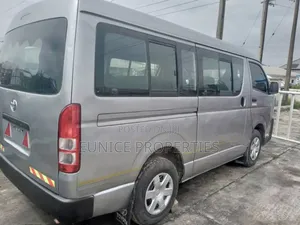 Bus 2013 Grey