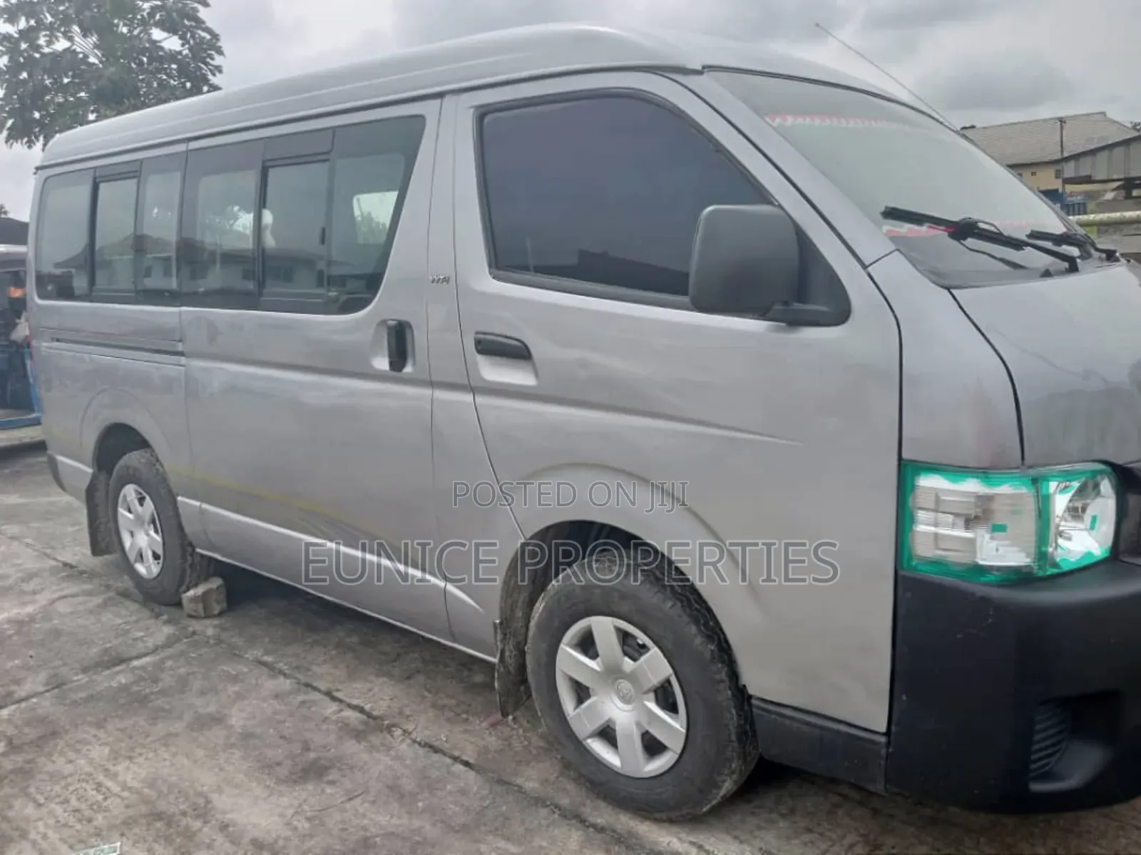 Bus 2013 Grey