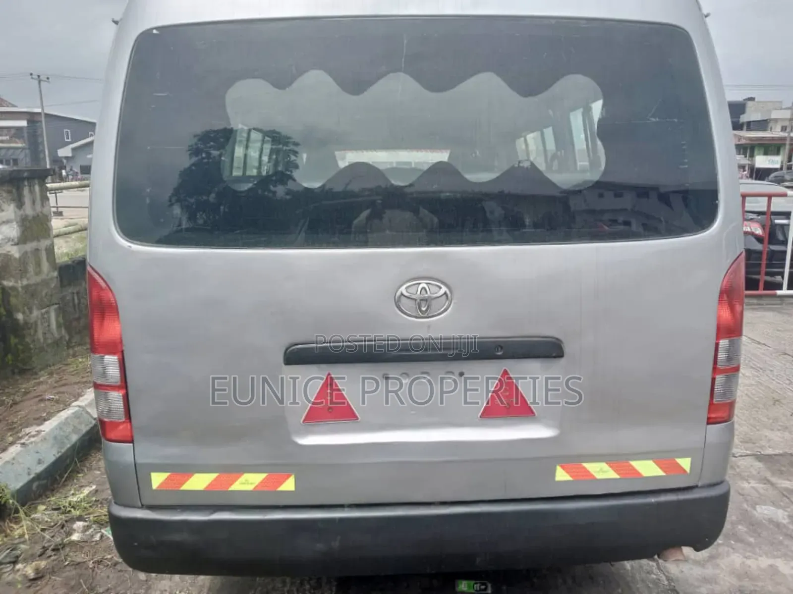 Bus 2013 Grey