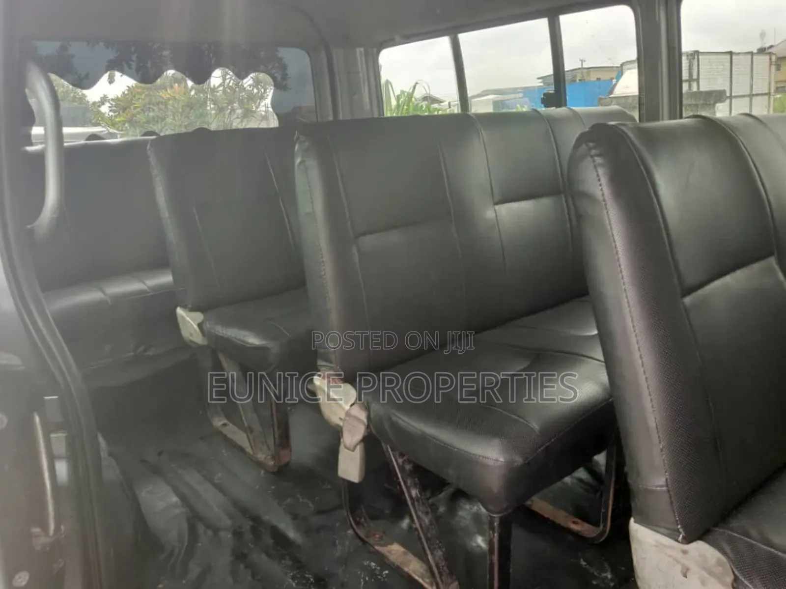 Bus 2013 Grey