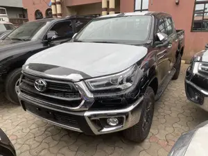 New Toyota Hilux 2025 Black