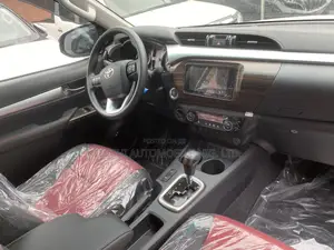 New Toyota Hilux 2025 Black