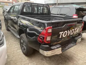 New Toyota Hilux 2025 Black