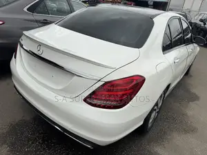 Mercedes-Benz C300 Base AWD 4Matic Sedan (2.0L 4cyl 7A) 2015 White
