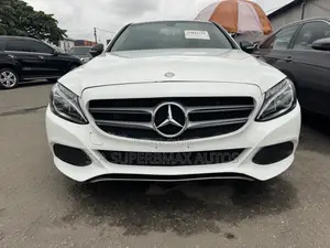 Mercedes-Benz C300 Base AWD 4Matic Sedan (2.0L 4cyl 7A) 2015 White