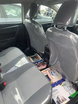 Toyota Corolla L 4dr Sedan (1.8L 4cyl 6M) 2015 Silver