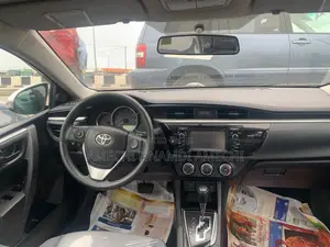 Toyota Corolla L 4dr Sedan (1.8L 4cyl 6M) 2015 Silver