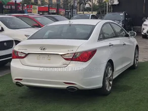 Hyundai Sonata Limited 2.0T Sedan (2.0L 4cyl 6A) 2011 White