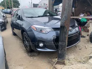Toyota Corolla L 4dr Sedan (1.8L 4cyl 6M) 2015 Gray