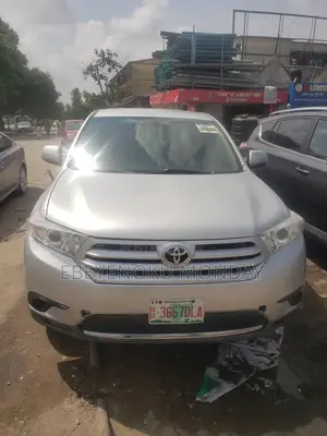Toyota Highlander Plus 2.7L 2WD 2013 Silver