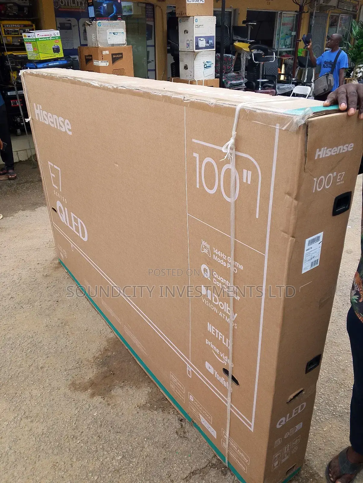 Hisense 100" Qled E7  Smart Television.