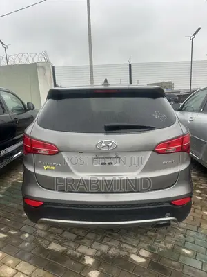 Hyundai Santa Fe Limited 4dr SUV AWD (3.3L 6cyl 6A) 2015 Gray