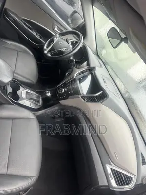 Hyundai Santa Fe Limited 4dr SUV AWD (3.3L 6cyl 6A) 2015 Gray