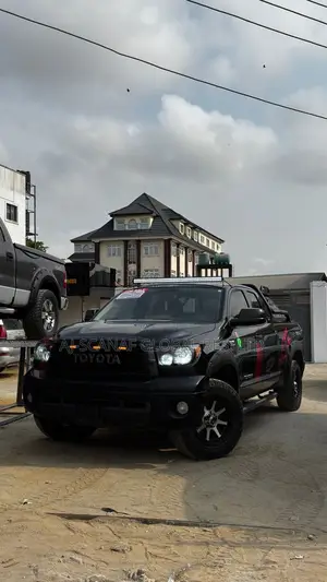 Toyota Tundra Platinum 4dr CrewMax SB (5.7L 8cyl 6A) 2014 Black