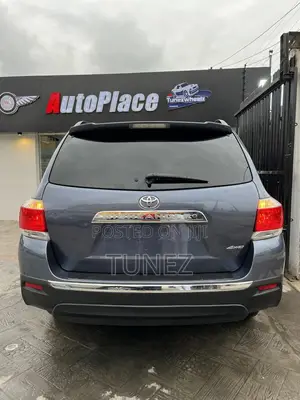 Toyota Highlander Plus 3.5L 4WD 2013 Gray