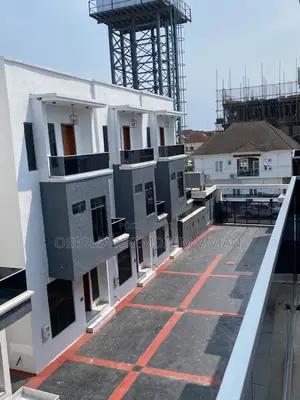 4bdrm Duplex in Chevyview, Chevron for sale