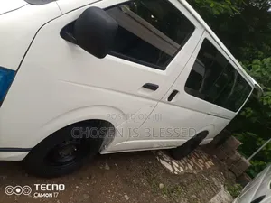 Toyota HiAce 2010 White