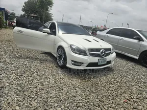 Photo - Mercedes-Benz C63 2010 White