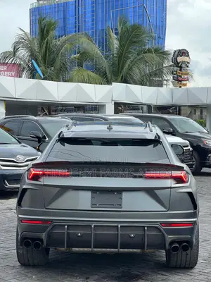 Lamborghini Urus Base 2019 Gray