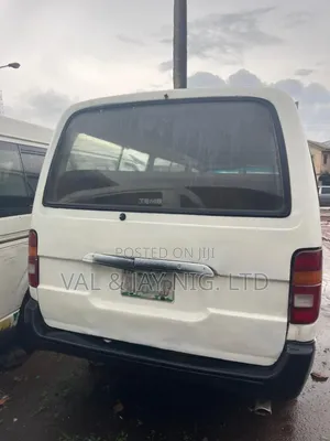 Toyota HiAce 1999 White