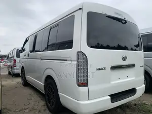 Toyota HiAce 2015 White