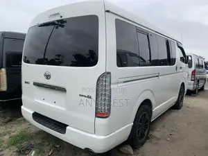 Toyota HiAce 2015 White