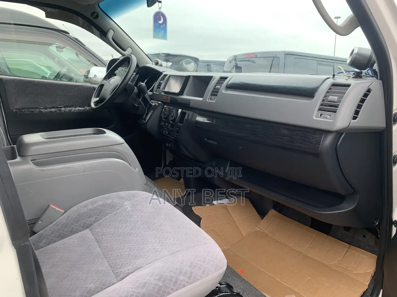 Toyota HiAce 2015 White