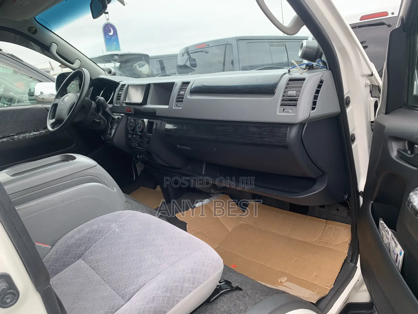 Toyota HiAce 2015 White