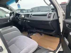 Toyota HiAce 2015 White