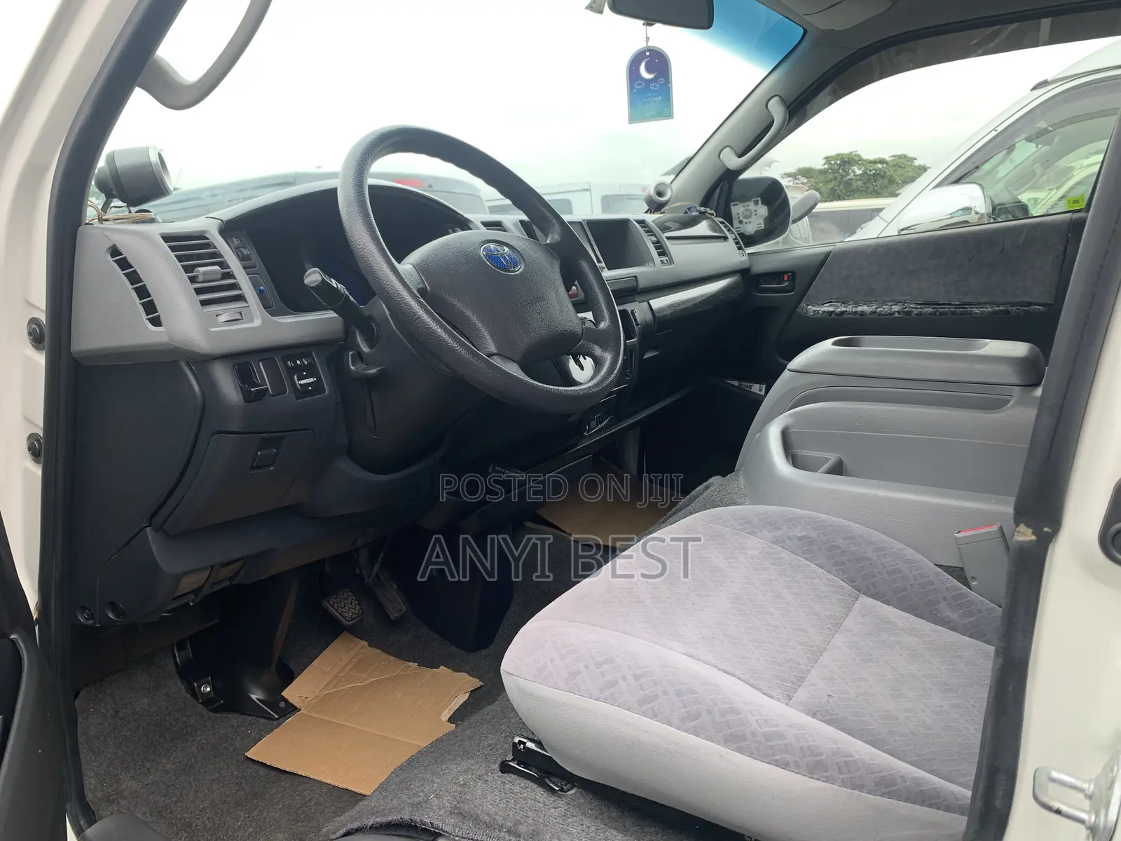 Toyota HiAce 2015 White
