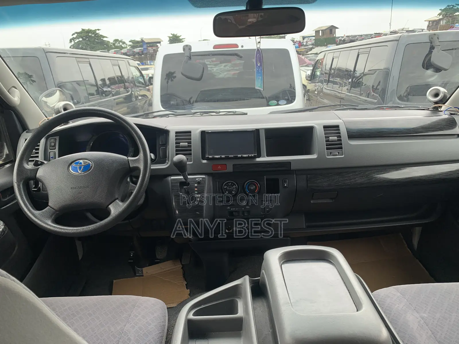 Toyota HiAce 2015 White
