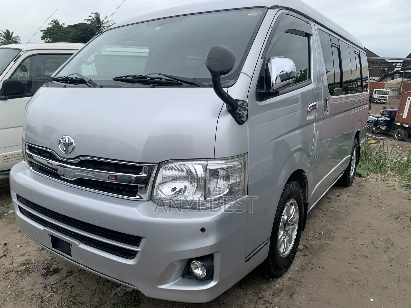 Toyota HiAce 2013 Silver