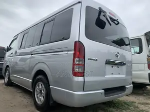 Toyota HiAce 2013 Silver