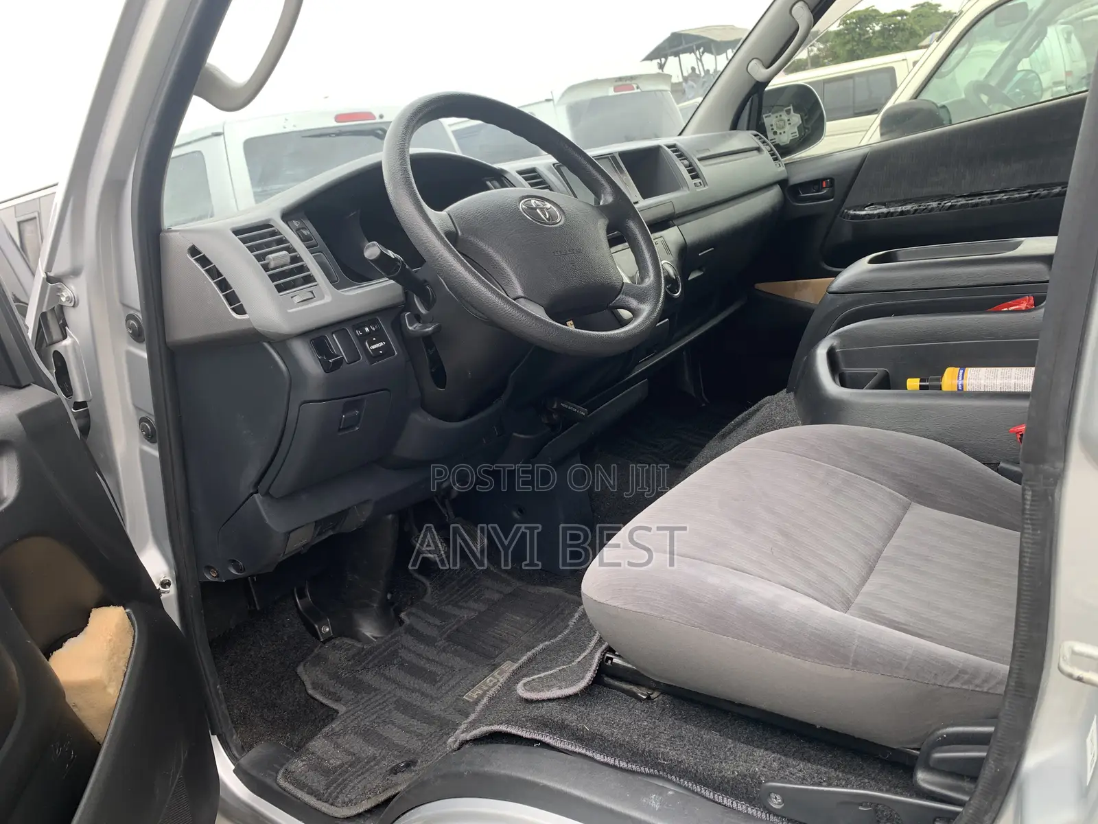 Toyota HiAce 2013 Silver