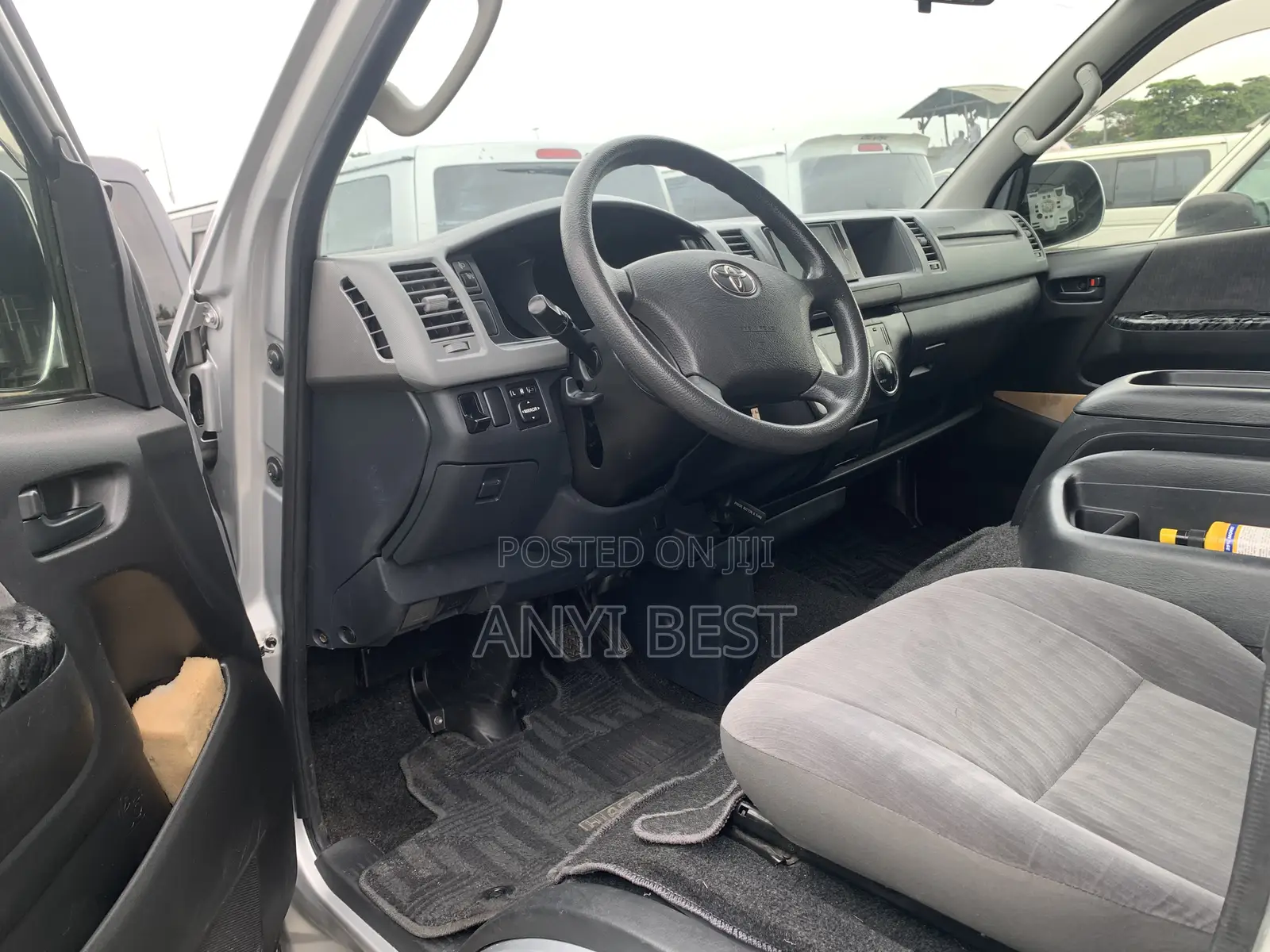Toyota HiAce 2013 Silver