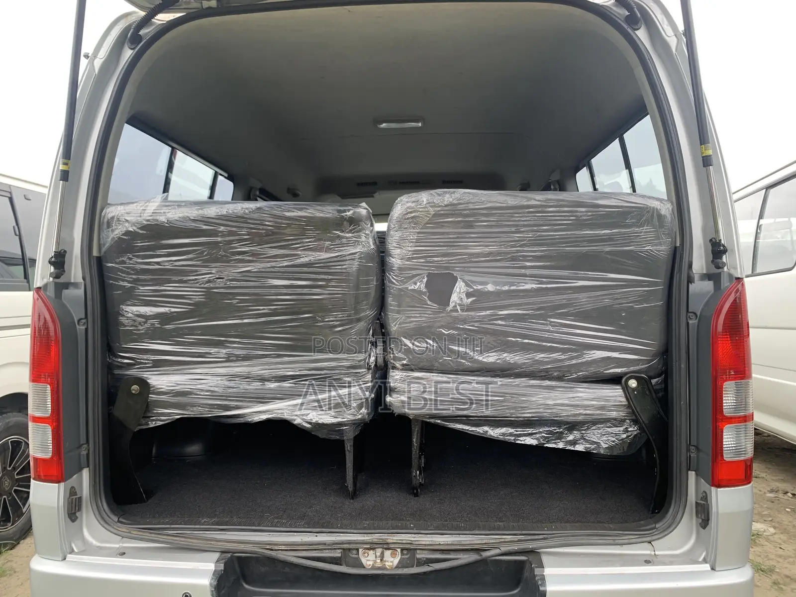 Toyota HiAce 2013 Silver