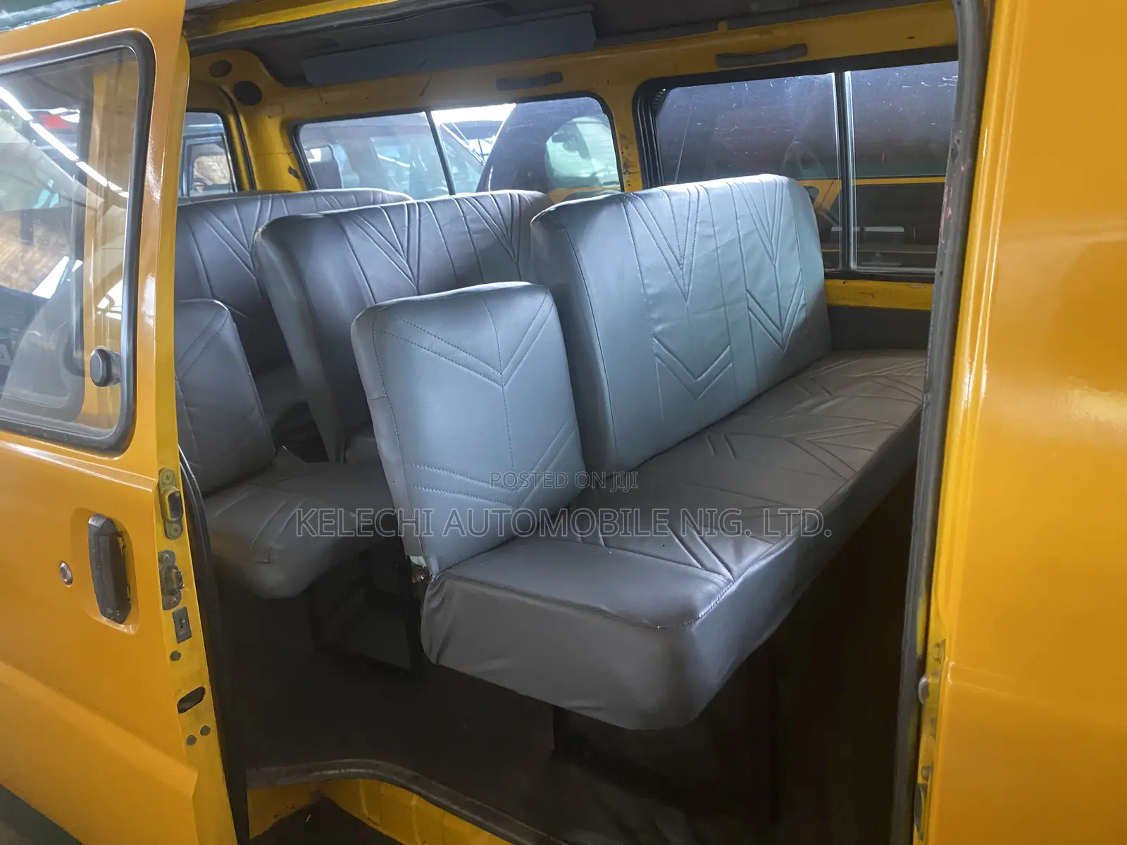 Mitsubishi L300 2004 Yellow