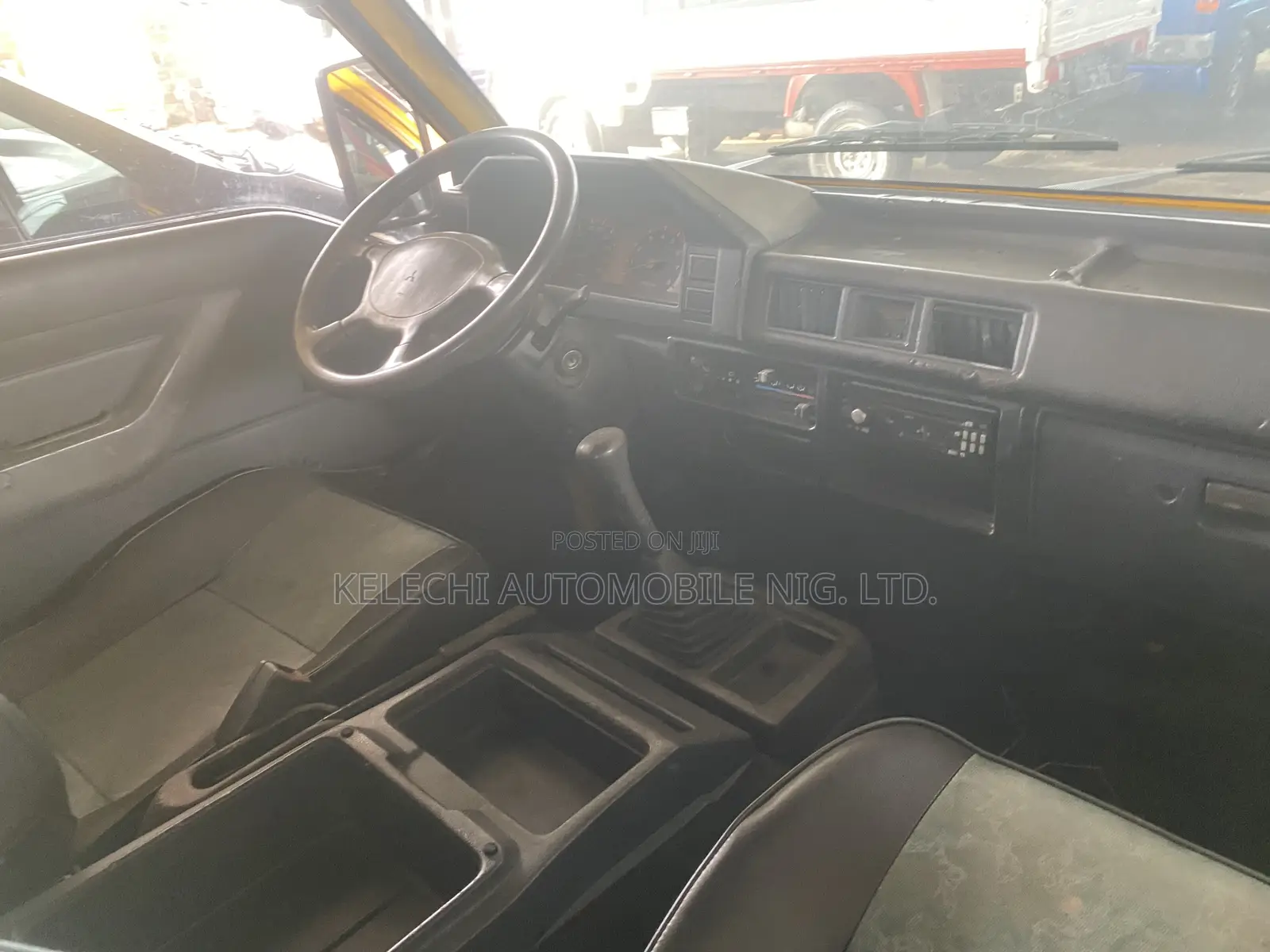 Mitsubishi L300 2004 Yellow