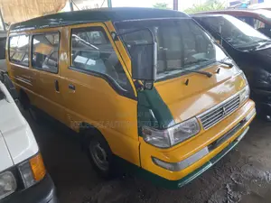 Mitsubishi L300 2004 Yellow