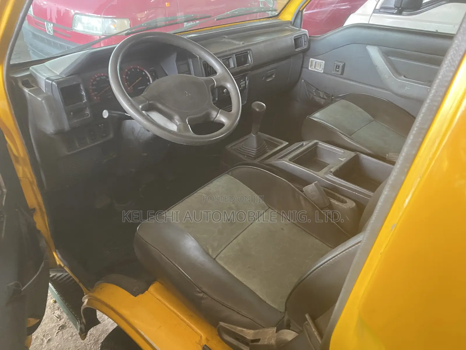 Mitsubishi L300 2004 Yellow
